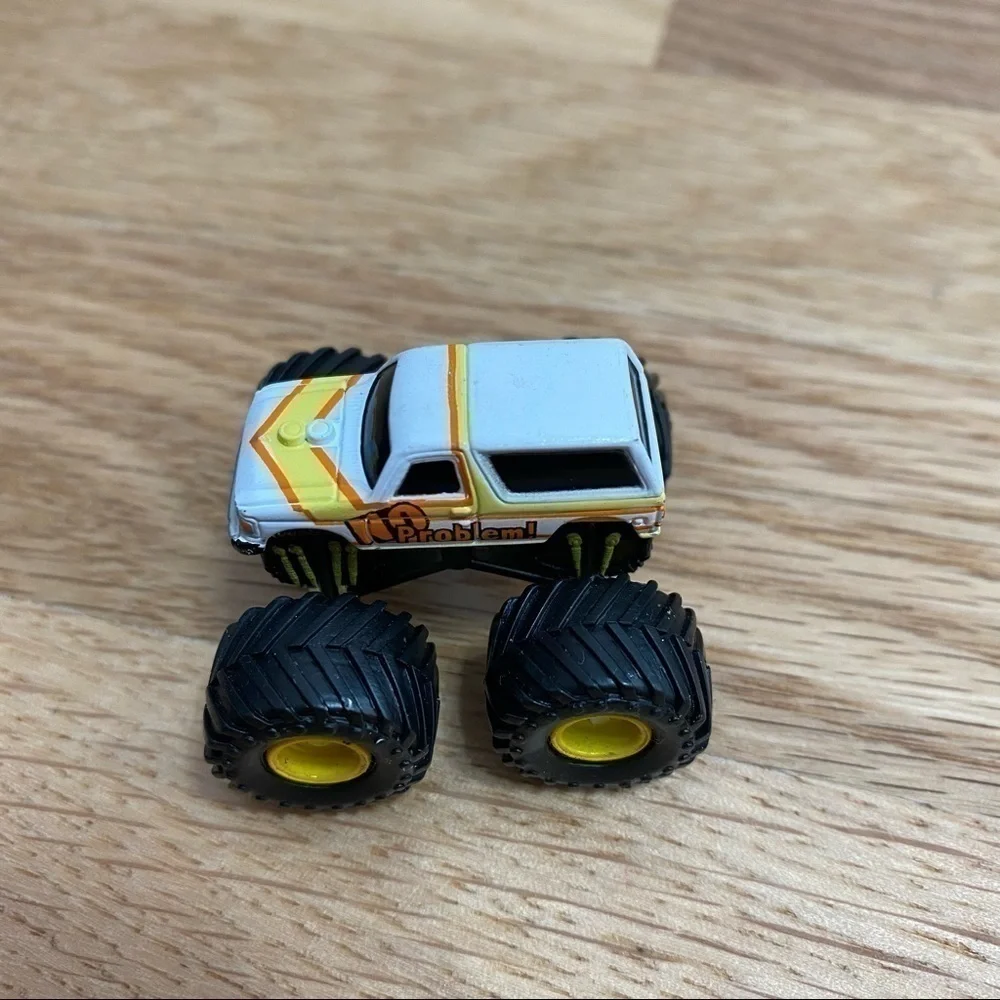 Vintage Micro Machines Tuff Trax No Problem Truck Galoob